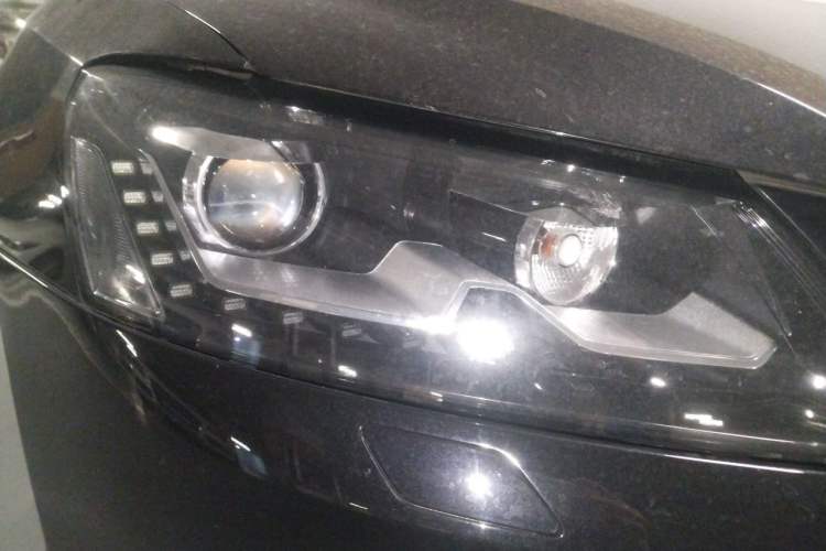 Used Volkswagen Passat 2015 1.8TSI DSG Prestige Edition Right Front Headlight