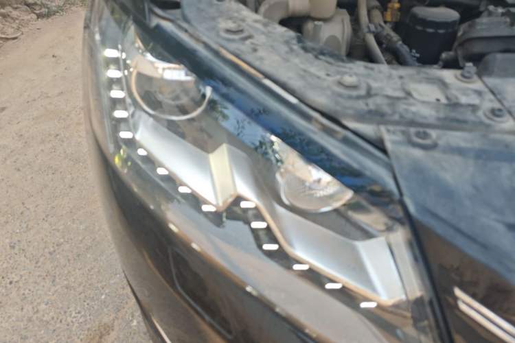 Used Volkswagen Passat 2015 1.8TSI DSG Prestige Edition Right Front Headlight