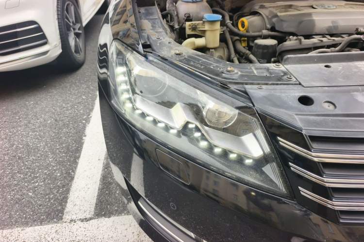 Used Volkswagen Passat 2015 1.8TSI DSG Prestige Edition Right Front Headlight