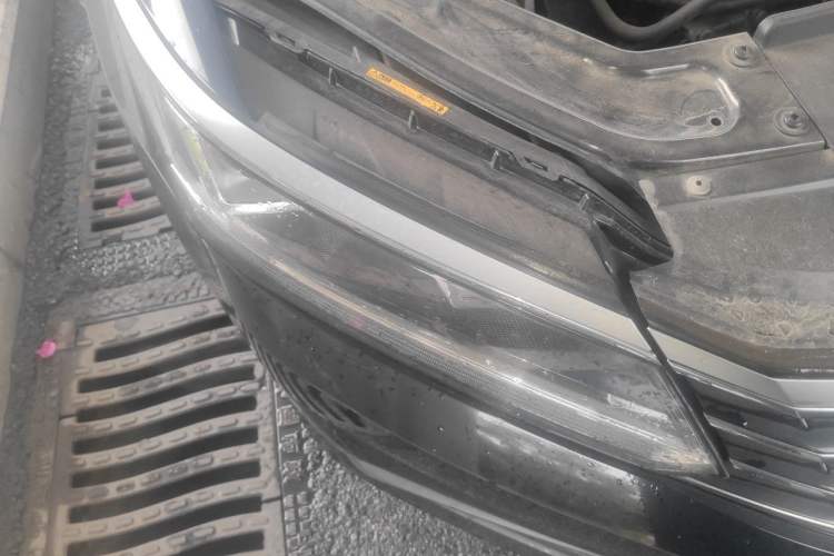 Used Volkswagen Passat 2015 1.8TSI DSG Luxury Edition Right Front Headlight