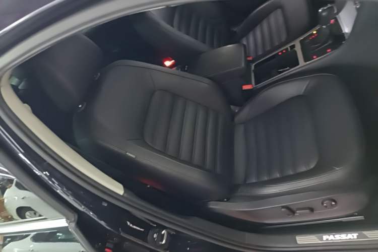 Used Volkswagen Passat 2015 1.8TSI DSG Prestige Edition Right Front Seat