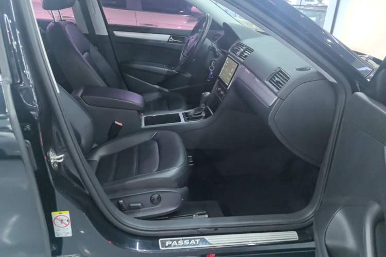 Used Volkswagen Passat 2015 1.8TSI DSG Prestige Edition Right Front Seat
