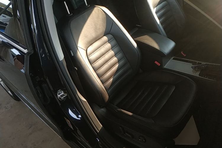 Used Volkswagen Passat 2015 1.8TSI DSG Prestige Edition Right Front Seat