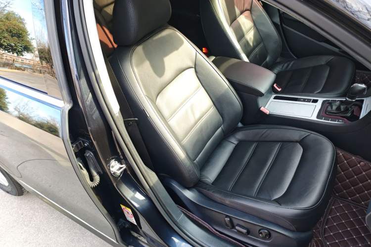 Used Volkswagen Passat 2015 1.8TSI DSG Prestige Edition Right Front Seat