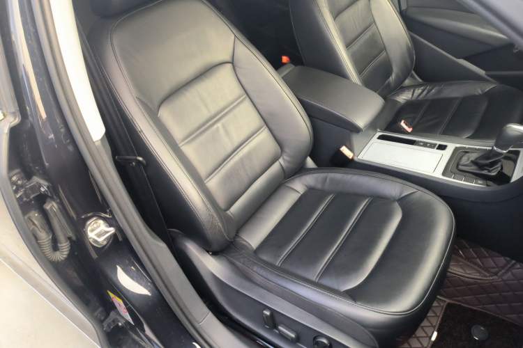 Used Volkswagen Passat 2015 1.8TSI DSG Prestige Edition Right Front Seat