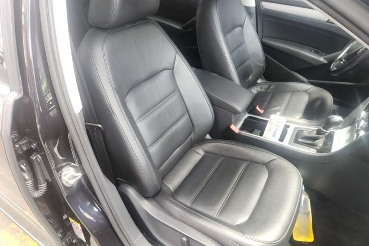 Used Volkswagen Passat 2015 1.8TSI DSG Prestige Edition Right Front Seat