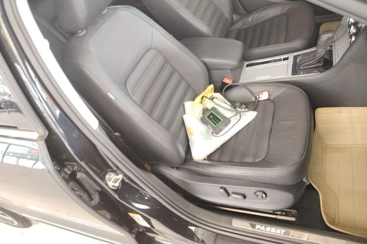 Used Volkswagen Passat 2015 1.8TSI DSG Prestige Edition Right Front Seat
