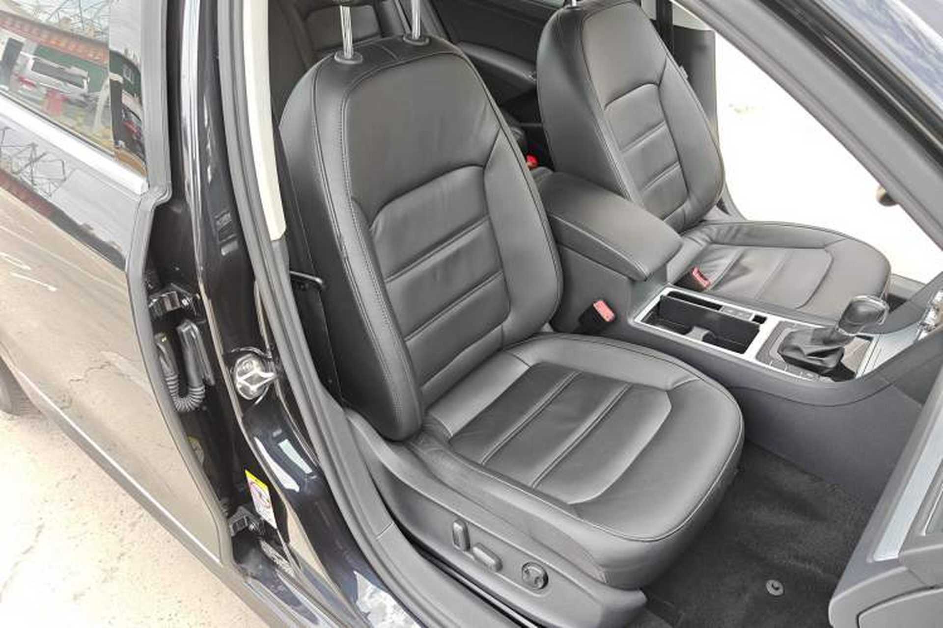 Used Volkswagen Passat 2015 1.8TSI DSG Prestige Edition Right Front Seat