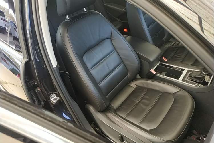 Used Volkswagen Passat 2015 1.8TSI DSG Prestige Edition Right Front Seat