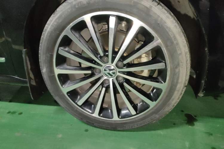 Used Volkswagen Passat 2015 2.0 TSI DSG Prestige Edition Right Front Wheel Hub