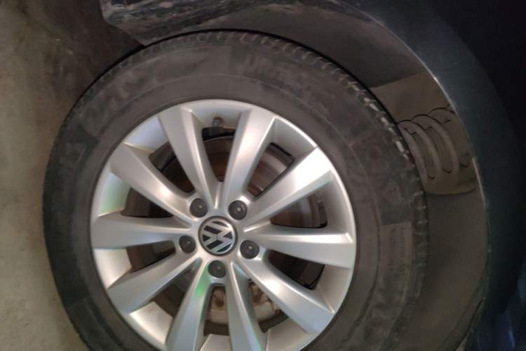 Used Volkswagen Passat 2015 1.8TSI DSG Prestige Edition Right Front Wheel Hub