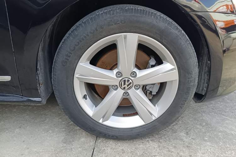Used Volkswagen Passat 2015 2.0 TSI DSG Prestige Edition Right Front Wheel Hub