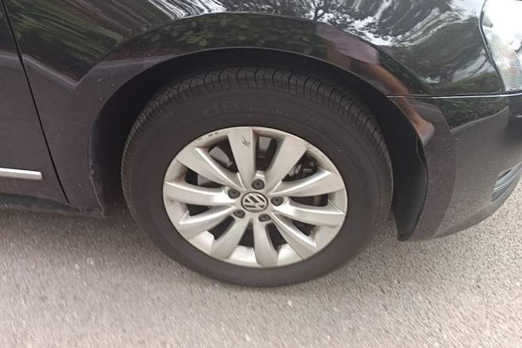 Used Volkswagen Passat 2015 1.8TSI Automatic Prestige Edition Right Front Wheel Hub
