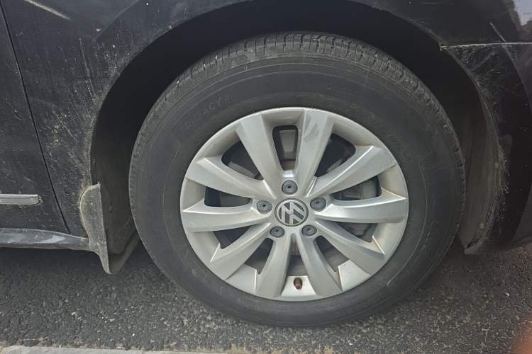 Used Volkswagen Passat 2015 1.8TSI DSG Prestige Edition Right Front Wheel Hub