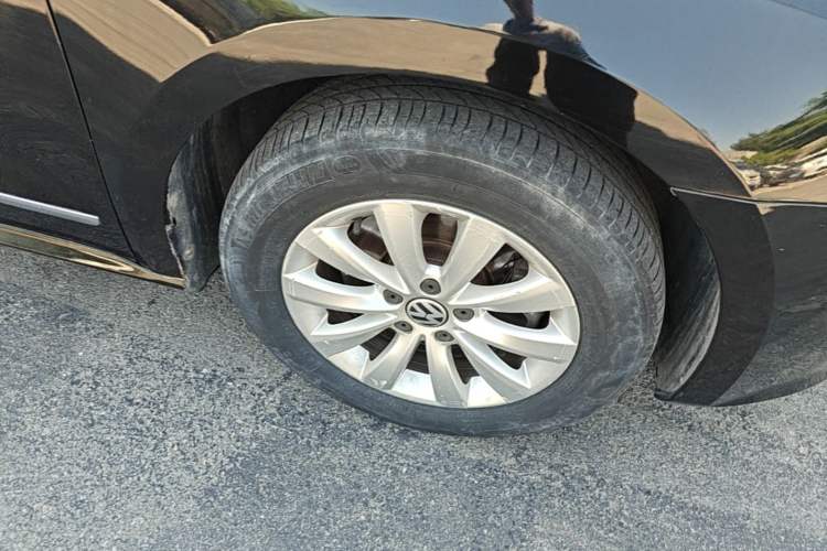 Used Volkswagen Passat 2015 1.8TSI DSG Prestige Edition Right Front Wheel Hub