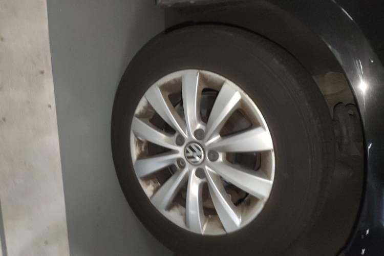 Used Volkswagen Passat 2015 1.8TSI DSG Prestige Edition Right Front Wheel Hub