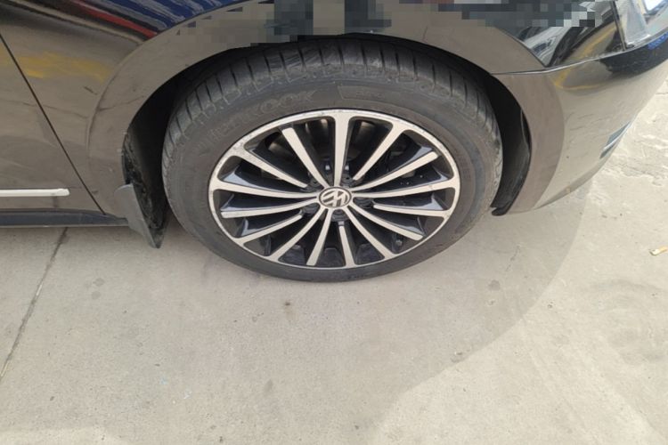 Used Volkswagen Passat 2015 1.8TSI DSG Prestige Edition Right Front Wheel Hub