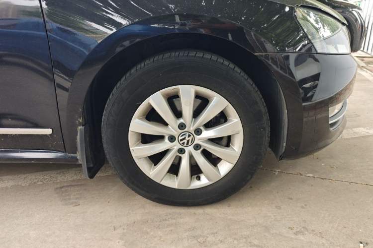 Used Volkswagen Passat 2015 1.8TSI DSG Prestige Edition Right Front Wheel Hub