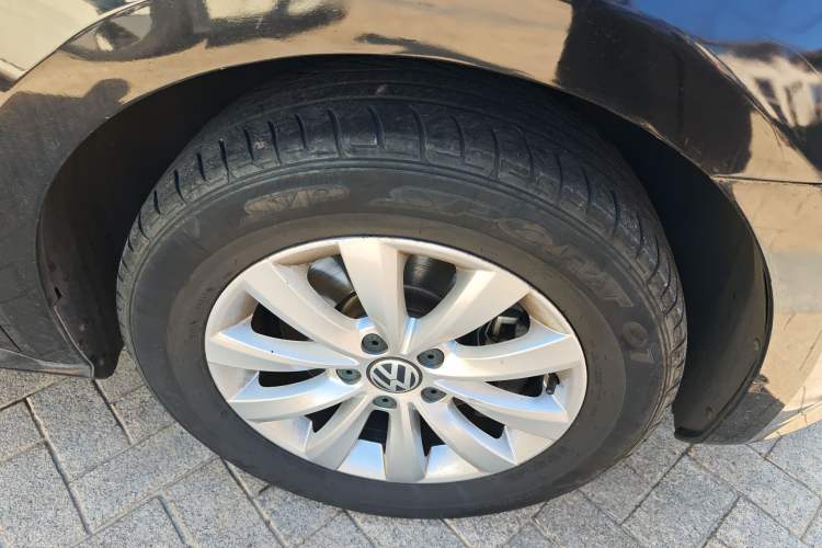 Used Volkswagen Passat 2015 1.4TSI DSG Prestige Edition Right Front Wheel Hub