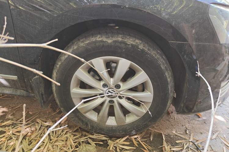 Used Volkswagen Passat 2015 1.8TSI DSG Prestige Edition Right Front Wheel Hub