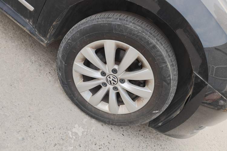Used Volkswagen Passat 2015 1.8TSI DSG Prestige Edition Right Front Wheel Hub