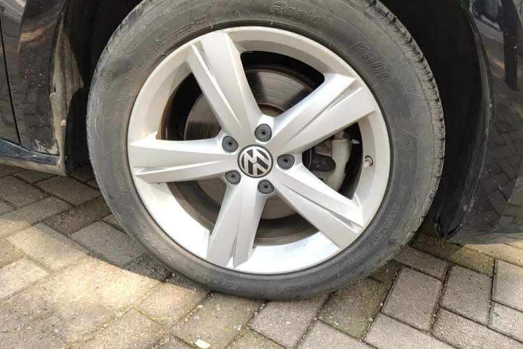 Used Volkswagen Passat 2015 2.0 TSI DSG Prestige Edition Right Front Wheel Hub