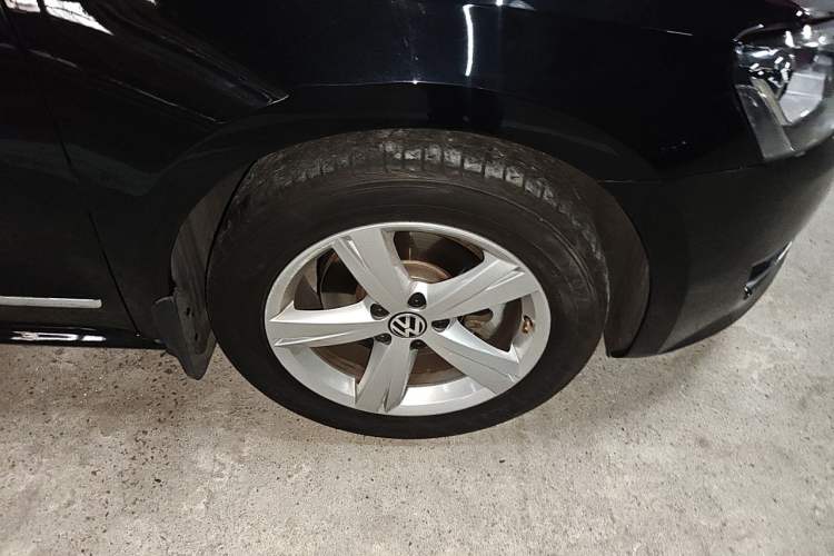 Used Volkswagen Passat 2015 1.8TSI DSG Prestige Edition Right Front Wheel Hub
