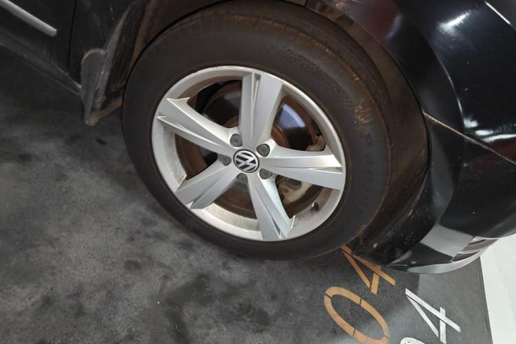 Used Volkswagen Passat 2015 1.8TSI DSG Prestige Edition Right Front Wheel Hub