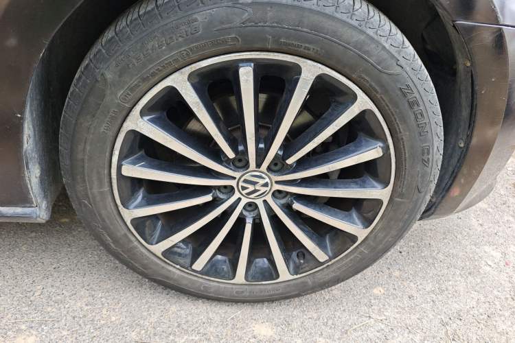 Used Volkswagen Passat 2015 1.8TSI DSG Prestige Edition Right Front Wheel Hub