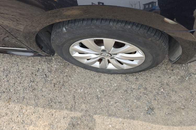 Used Volkswagen Passat 2015 1.8TSI DSG Prestige Edition Right Front Wheel Hub