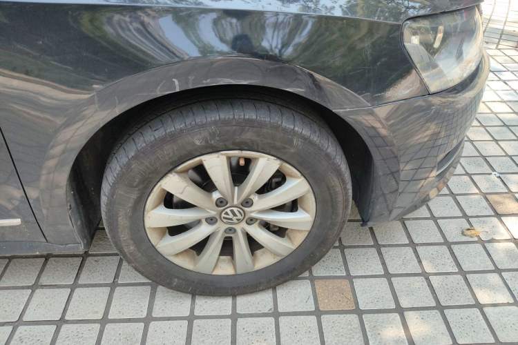 Used Volkswagen Passat 2015 1.8TSI DSG Prestige Edition Right Front Wheel Hub