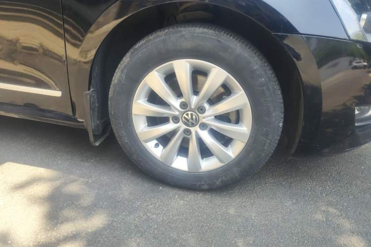 Used Volkswagen Passat 2015 1.4TSI DSG Prestige Edition Right Front Wheel Hub