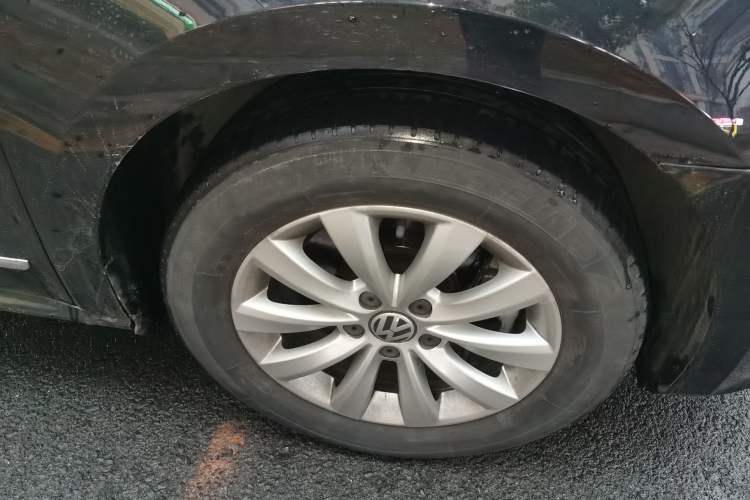 Used Volkswagen Passat 2015 1.8TSI DSG Prestige Edition Right Front Wheel Hub