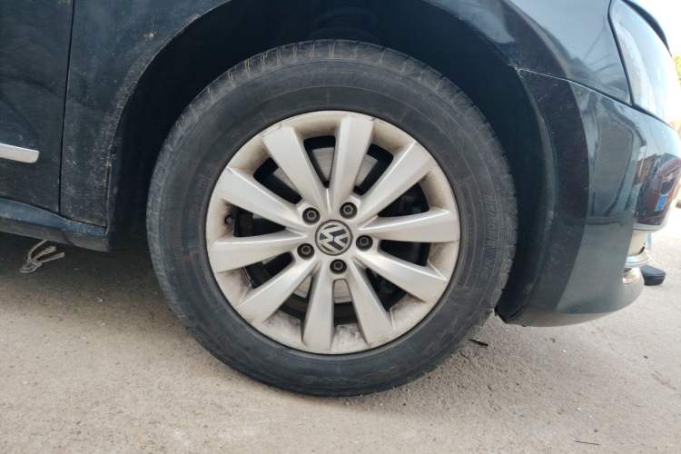 Used Volkswagen Passat 2015 1.8TSI DSG Prestige Edition Right Front Wheel Hub
