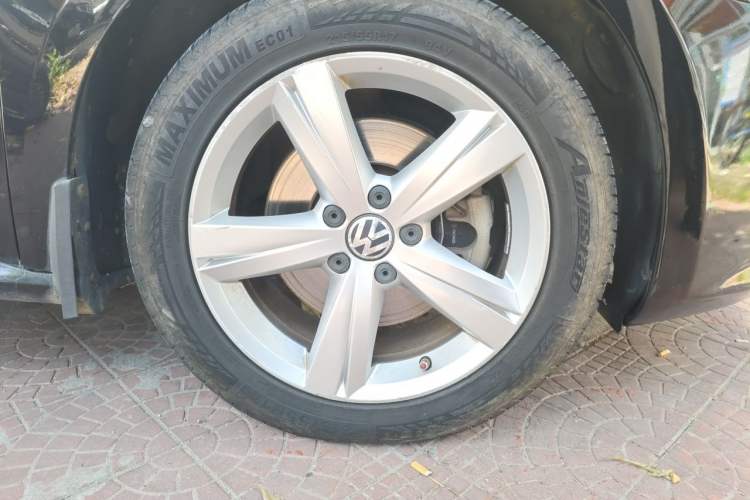 Used Volkswagen Passat 2015 2.0 TSI DSG Prestige Edition Right Front Wheel Hub