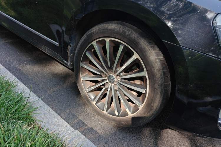 Used Volkswagen Passat 2015 1.8TSI DSG Prestige Edition Right Front Wheel Hub