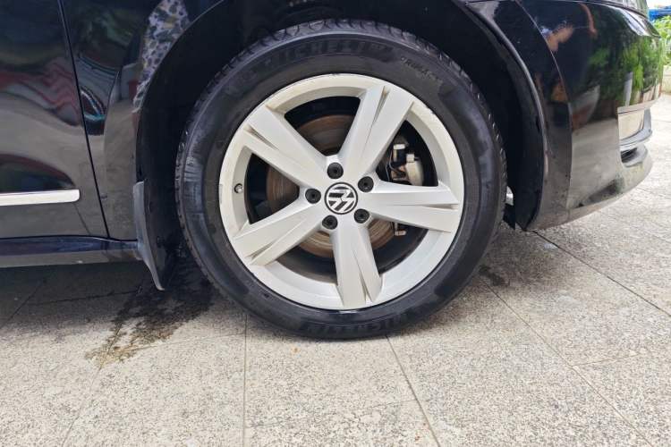Used Volkswagen Passat 2015 1.8TSI DSG Prestige Edition Right Front Wheel Hub