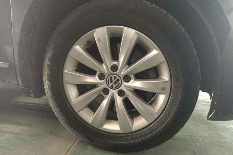 Used Volkswagen Passat 2015 1.8TSI DSG Prestige Edition Right Front Wheel Hub