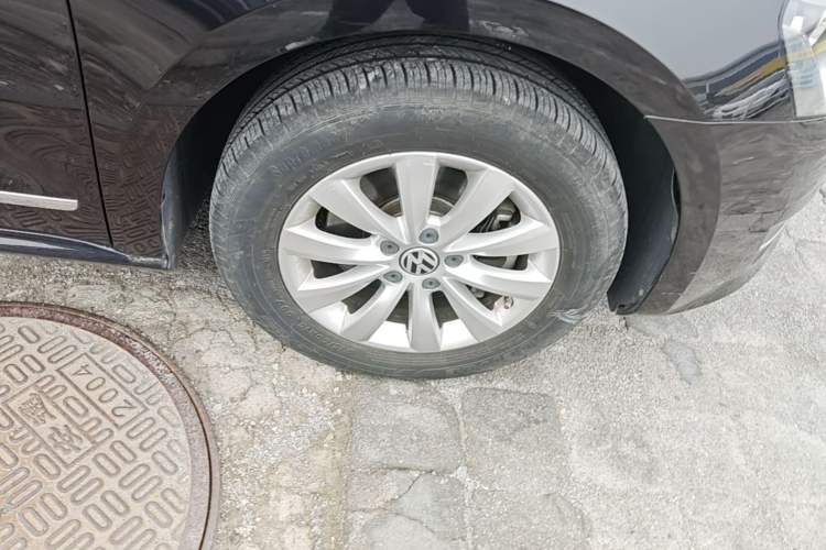 Used Volkswagen Passat 2015 1.8TSI DSG Prestige Edition Right Front Wheel Hub