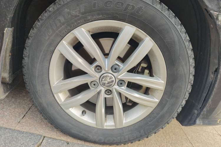 Used Volkswagen Passat 2015 1.8TSI Automatic Prestige Edition Right Front Wheel Hub