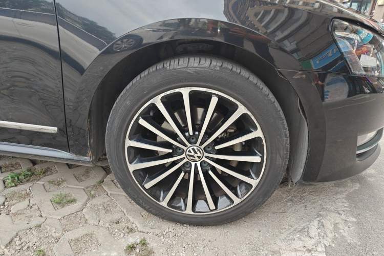 Used Volkswagen Passat 2015 2.0 TSI DSG Prestige Edition Right Front Wheel Hub