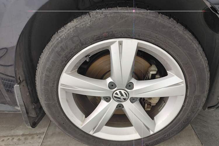 Used Volkswagen Passat 2015 1.8TSI DSG Prestige Edition Right Front Wheel Hub