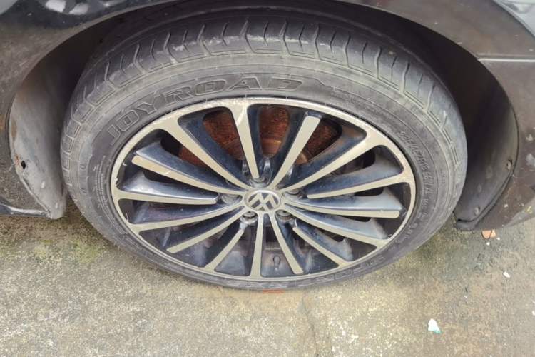 Used Volkswagen Passat 2015 1.8TSI DSG Prestige Edition Right Front Wheel Hub