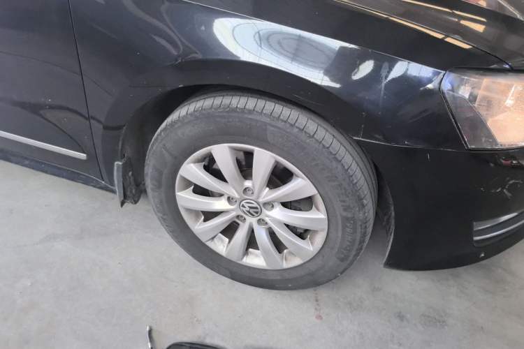 Used Volkswagen Passat 2015 1.8TSI DSG Prestige Edition Right Front Wheel Hub