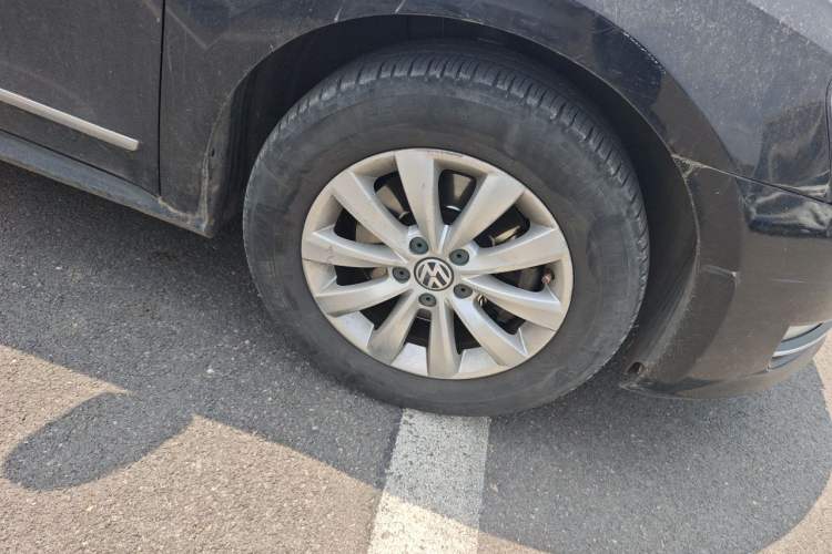 Used Volkswagen Passat 2015 1.8TSI DSG Prestige Edition Right Front Wheel Hub