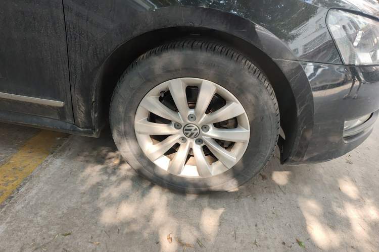 Used Volkswagen Passat 2015 1.8TSI DSG Prestige Edition Right Front Wheel Hub