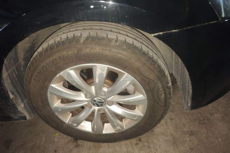Used Volkswagen Passat 2015 1.8TSI DSG Prestige Edition Right Front Wheel Hub