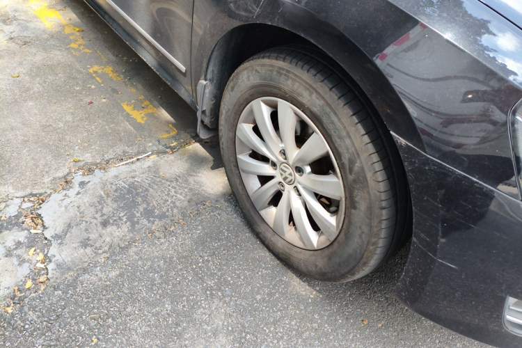 Used Volkswagen Passat 2015 1.8TSI DSG Prestige Edition Right Front Wheel Hub