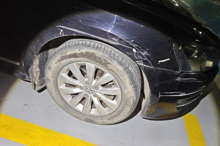 Used Volkswagen Passat 2015 1.8TSI DSG Prestige Edition Right Front Wheel Hub