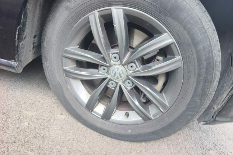 Used Volkswagen Passat 2015 1.8TSI DSG Prestige Edition Right Front Wheel Hub